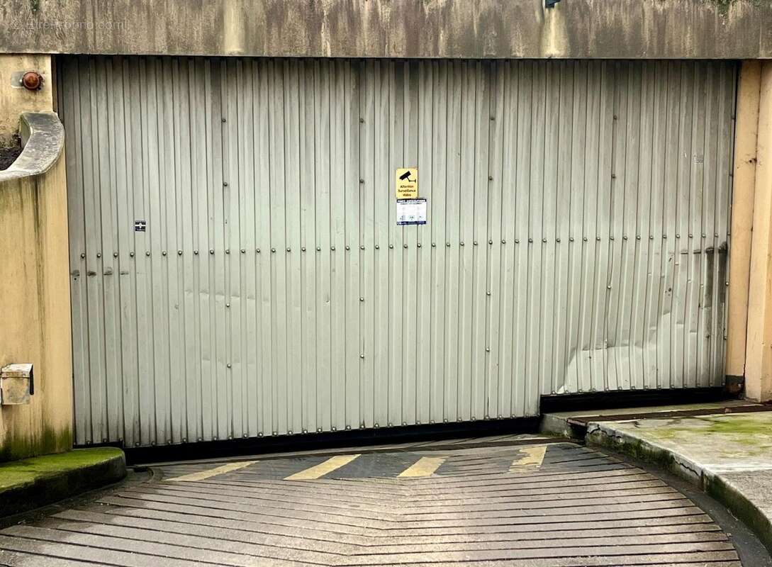 Photo 3 - Parking à SAINT-DENIS