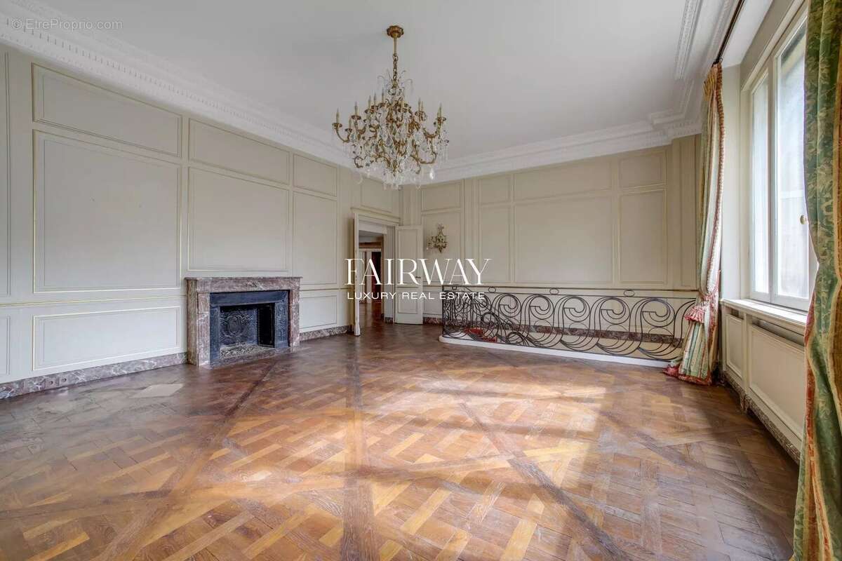 Appartement à PARIS-16E