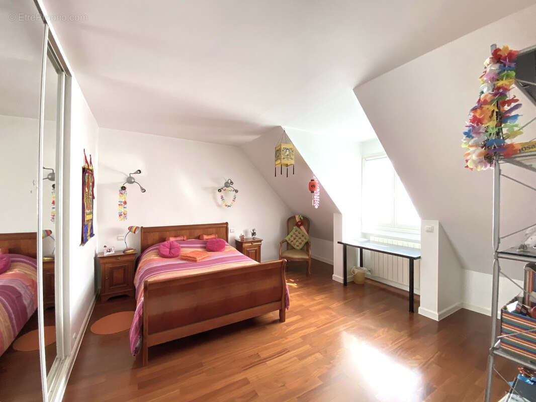 Maison à CHENNEVIERES-SUR-MARNE