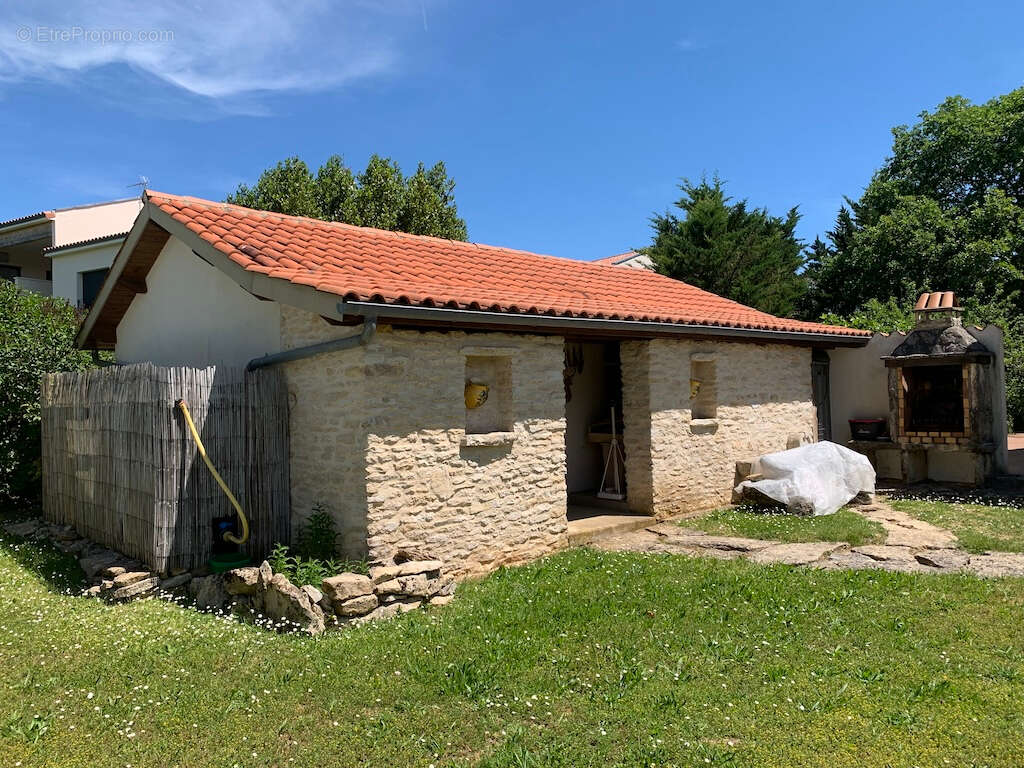 Maison plain-pied avec piscine, dépendance et double garage à proximité directe de Cahors - photo 14