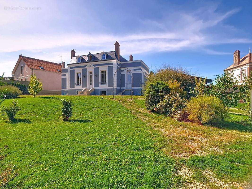 Maison à EGRISELLES-LE-BOCAGE