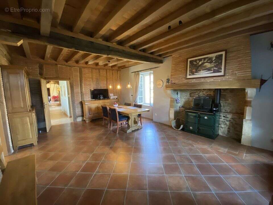 #maison #pierres #ferme #dépendance #terrain #gers #gîtes