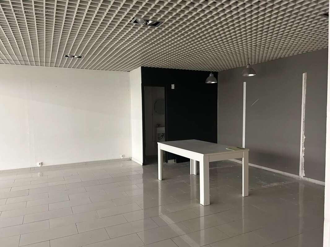 Local commercial - photo 3