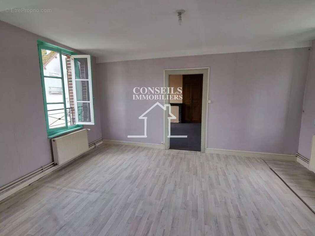 Maison à VILLENEUVE-SUR-YONNE