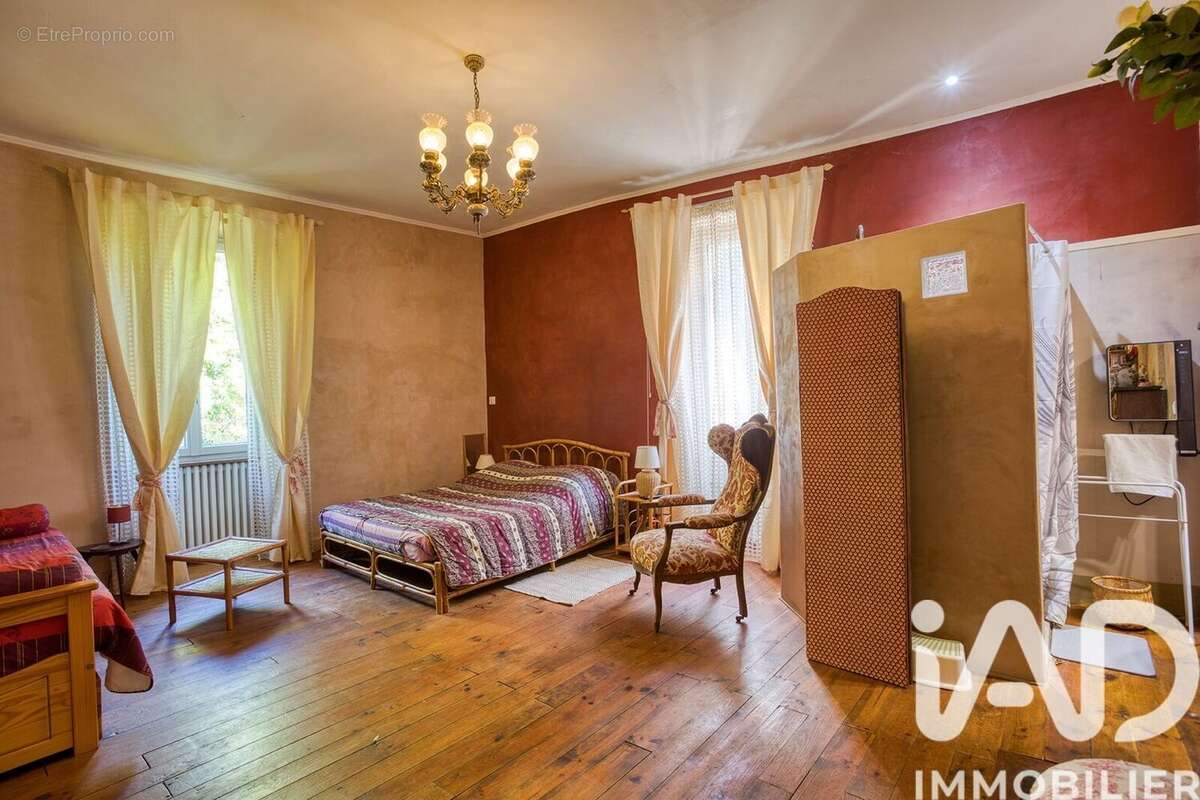 Maison 230 m² à Grolejac  - photo 3