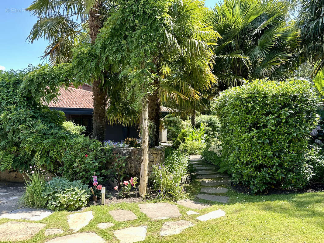 Maison à LES HERBIERS