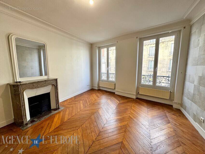 Appartement à PARIS-10E