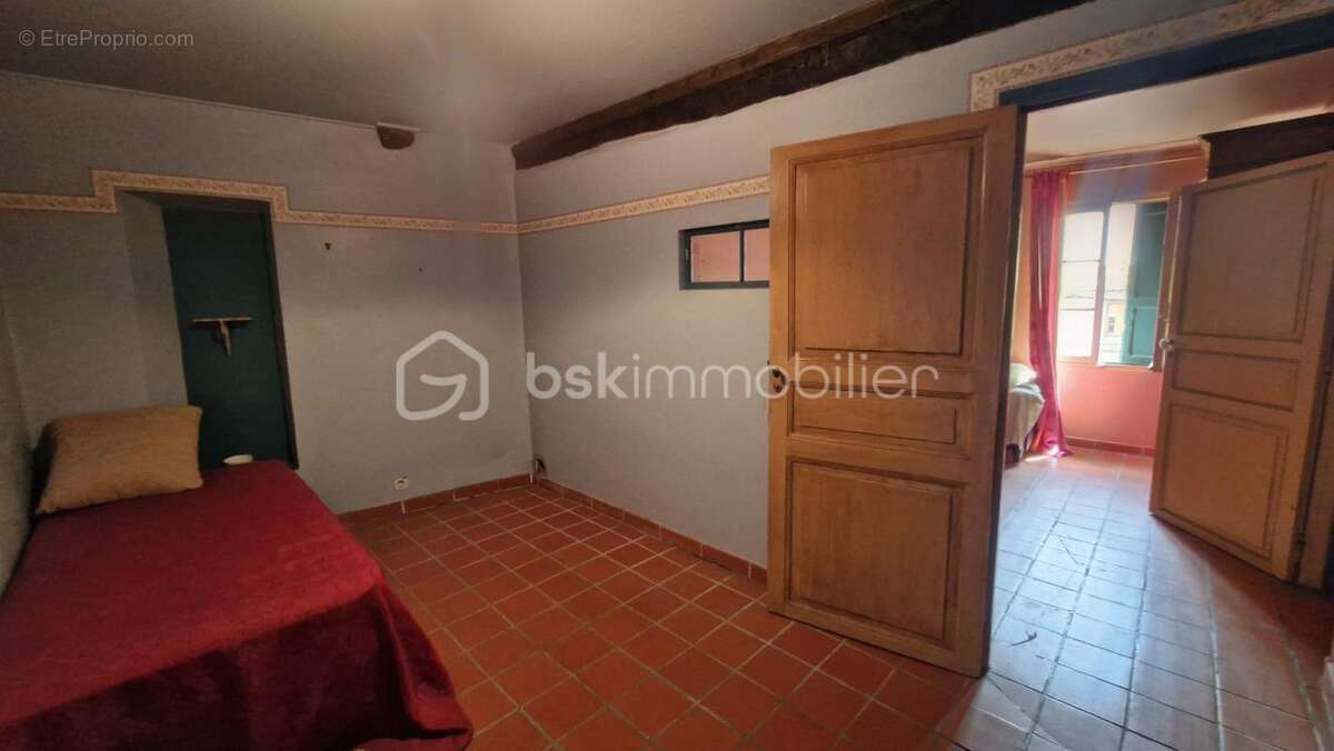Maison de Village Authentique – 212m² de surface utile : 106 m² habitables + 106 m² à exploiter !!! - photo 17