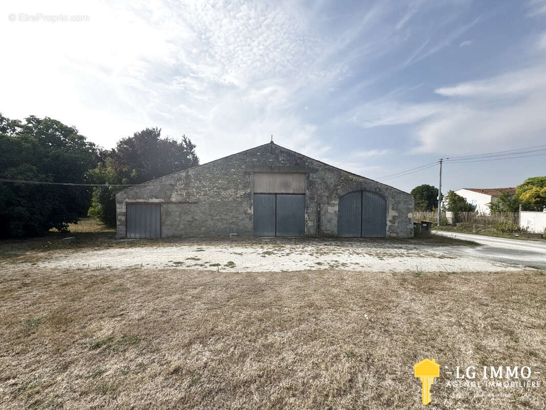 Maison de plain-pied au milieu de son jardin arboré d'arbres fruitiers avec grange de 346 m2 - photo 14