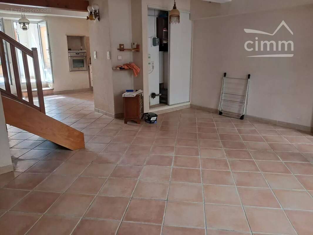 a vendre maison de village rénovée avec grande cour - photo 2