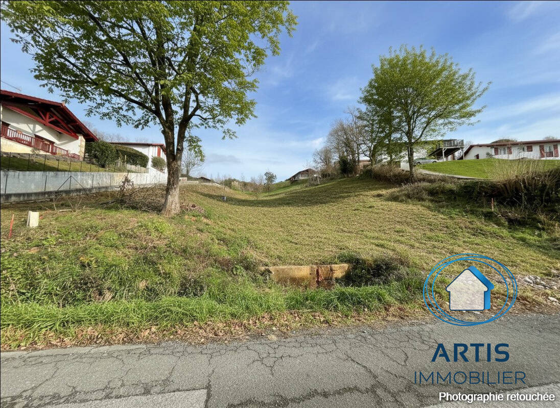 Terrain à SAINT-PEE-SUR-NIVELLE