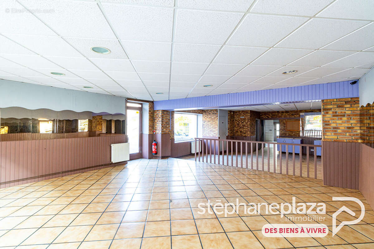 Local commercial 71.2m² au centre de VILLARS-LES-DOMBES - photo 3