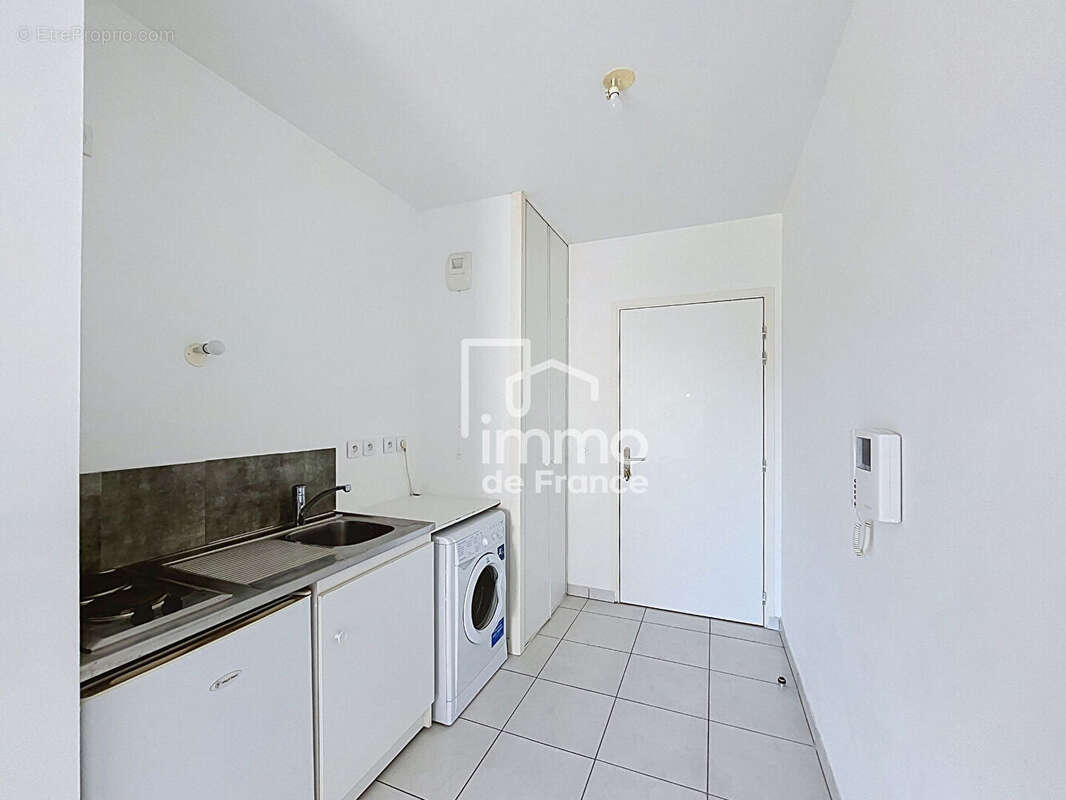 Studio récent 29m2 avec balcon et parking proche Genève - photo 7