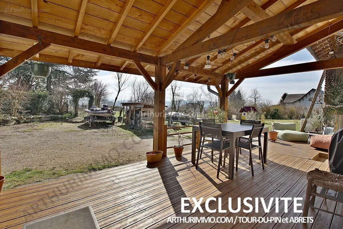 Maison à LA TOUR-DU-PIN