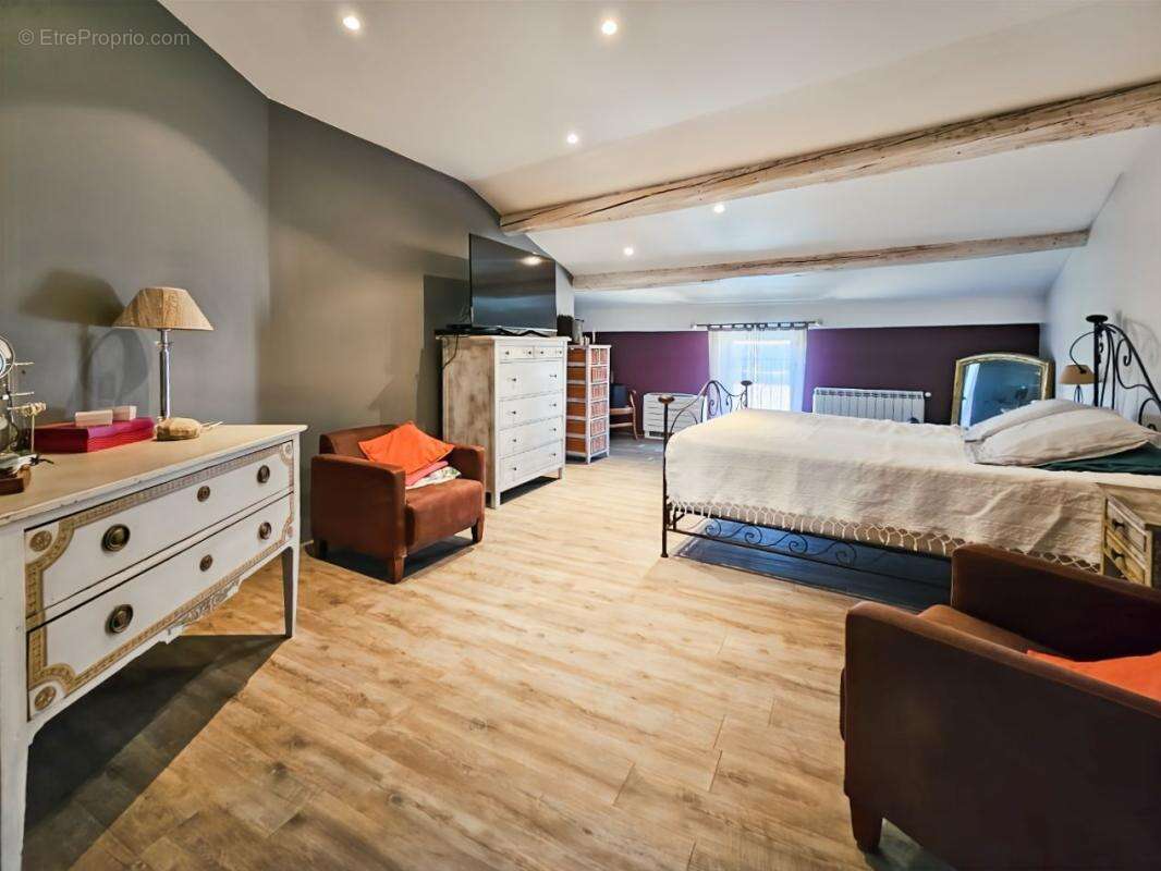 À Vendre à Comps - Maison de village de 180 m² avec extérieur - photo 12