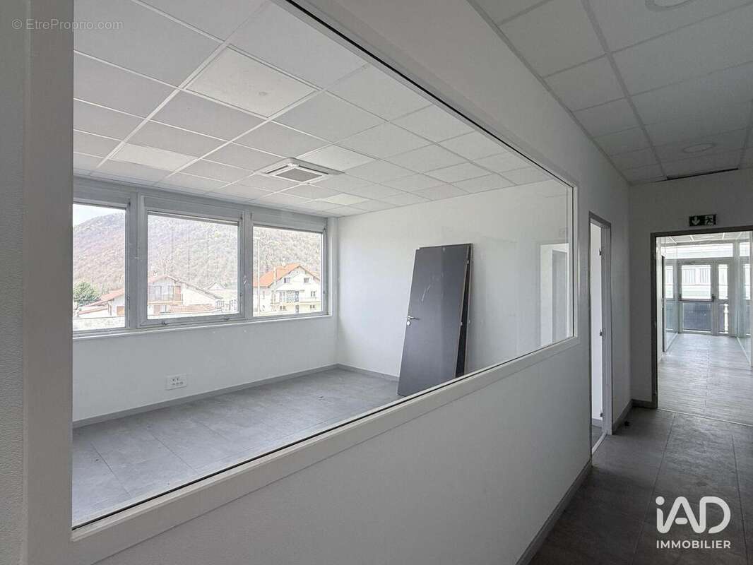 Photo 5 - Commerce à SAINT-ETIENNE-DE-CROSSEY