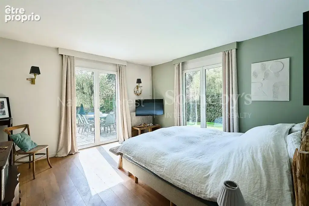 Croix résidentiel , très jolie maison entièrement rénovée , 5 ch, SdJeux , garage . - photo 11