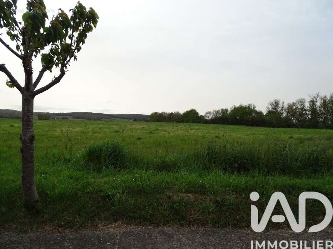 Terrain 863 m² à Le Burgaud  - photo 3