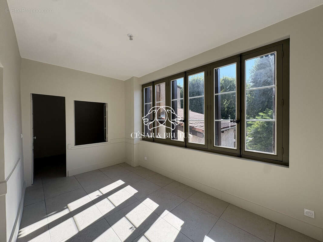 Maison 135 m² à Collonges-Au-Mont-D'or  - photo 2