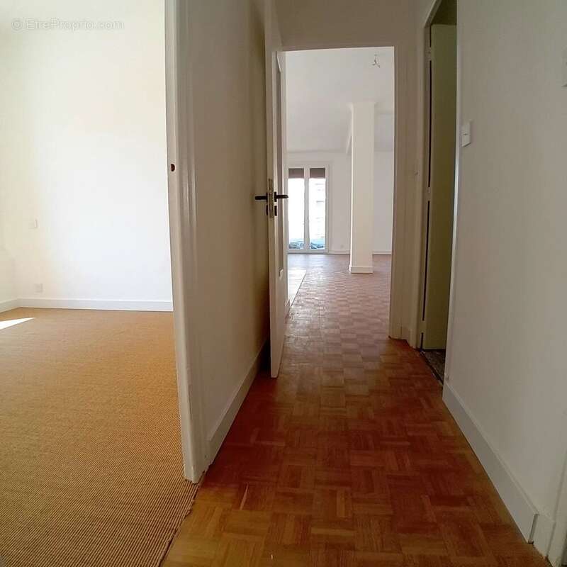 Appartement 84 m² à Marseille-8e  - photo 7