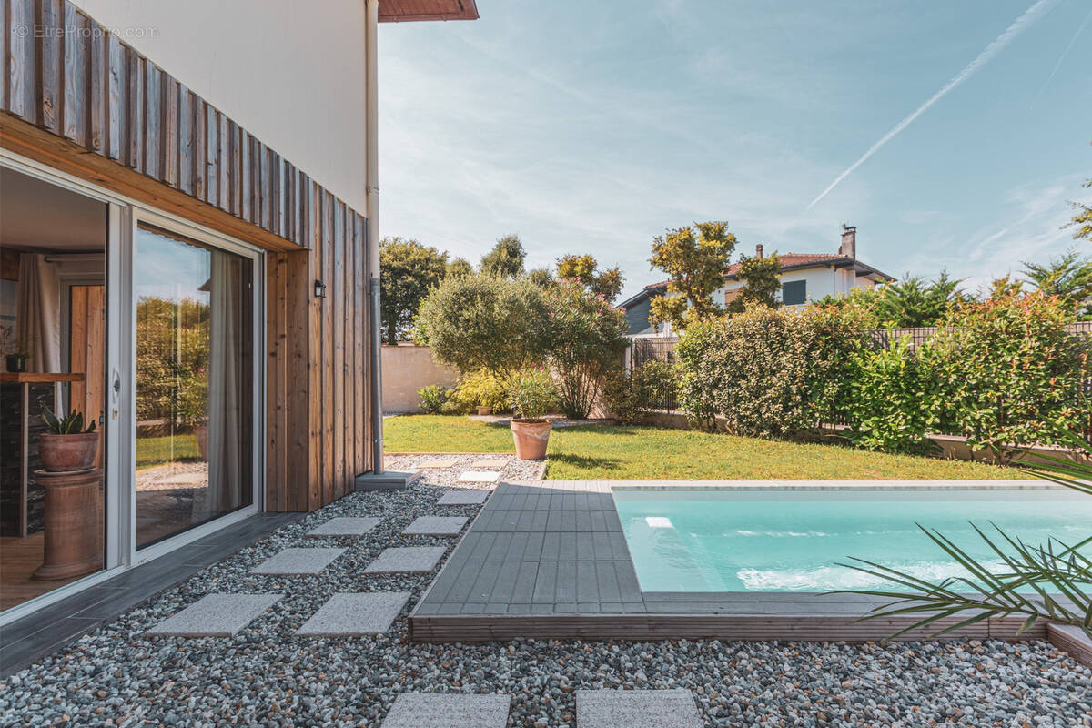 Appartement à ANGRESSE