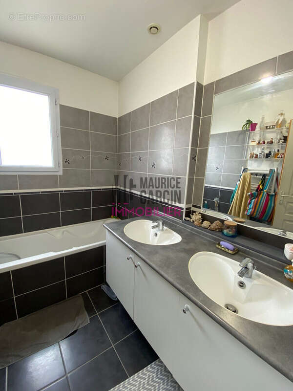 Maison à L'ISLE-SUR-LA-SORGUE