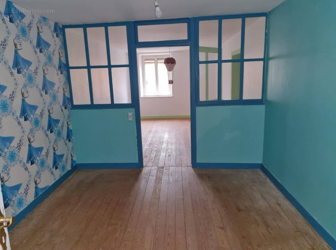 Maison à MAIZIERES-LES-VIC