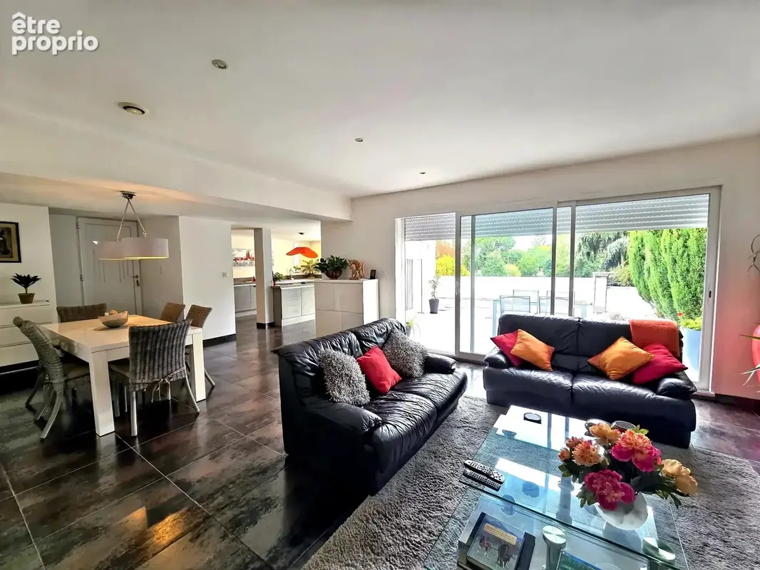 Maison moderne avec piscine dans un cadre calme - photo 3