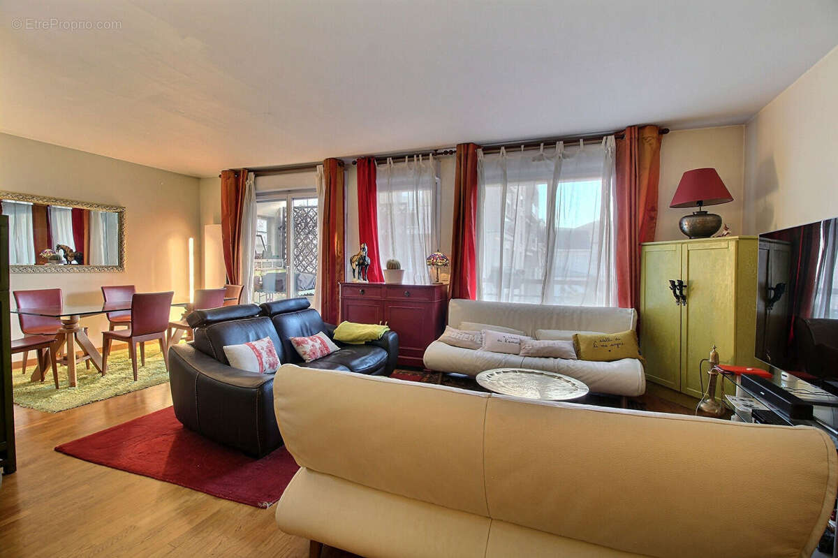 Appartement à LA GARENNE-COLOMBES