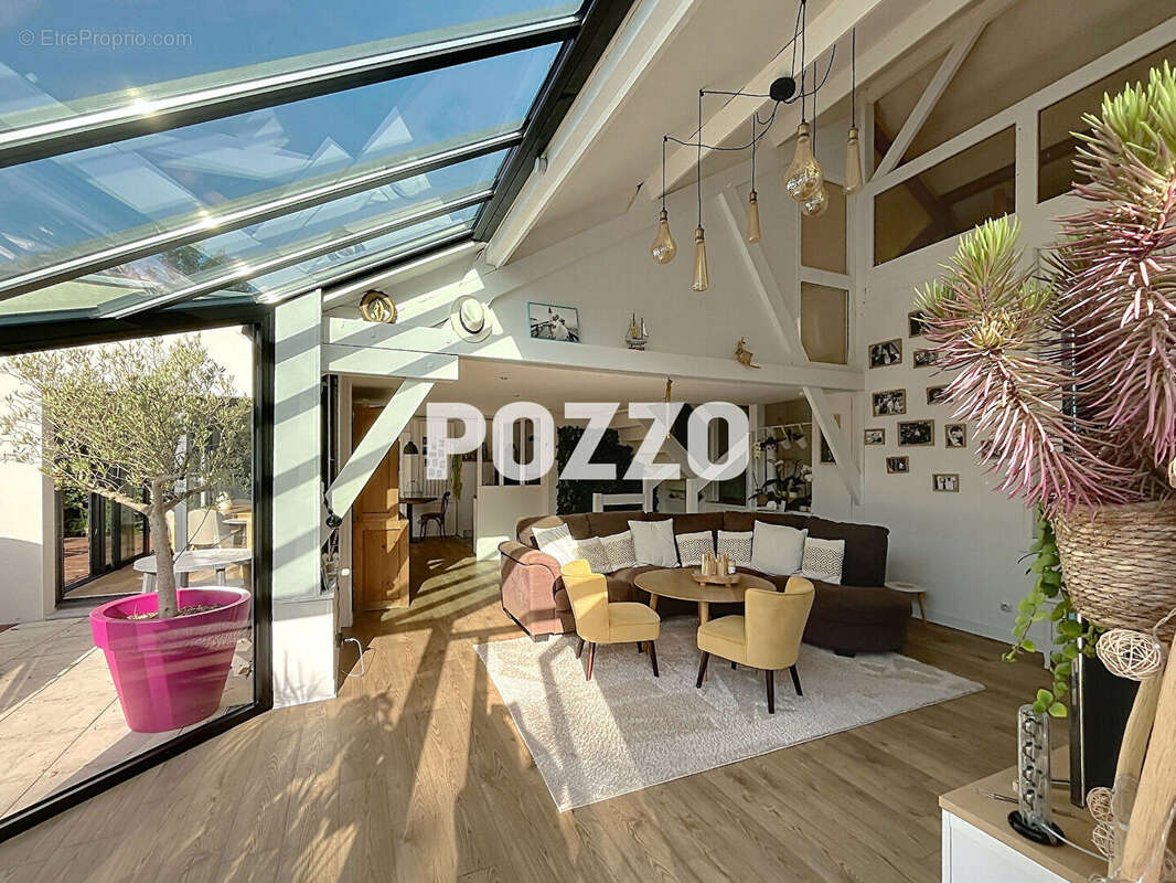 Baisse de prix - Maison proche Canisy -7 pièce(s) 162 m2 - 4 chambres -Piscine et garage double - photo 11