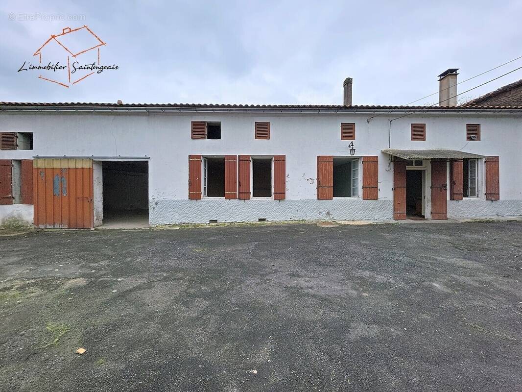Maison 85 m² à Sainte-Ramee  - photo 1