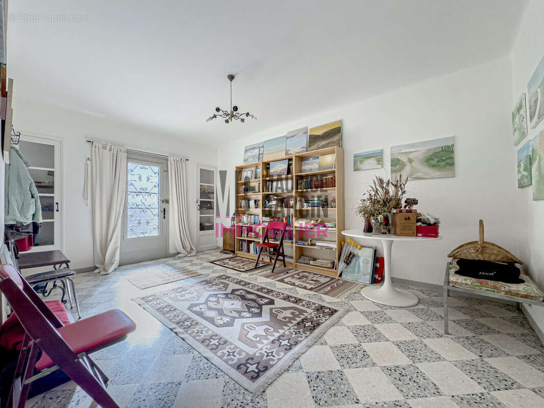 Maison à PERNES-LES-FONTAINES