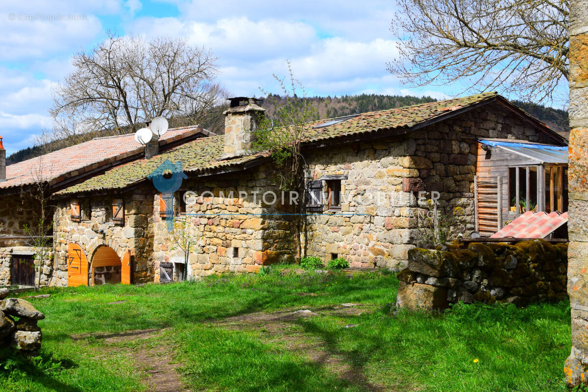 Maison à LE LAC-D'ISSARLES