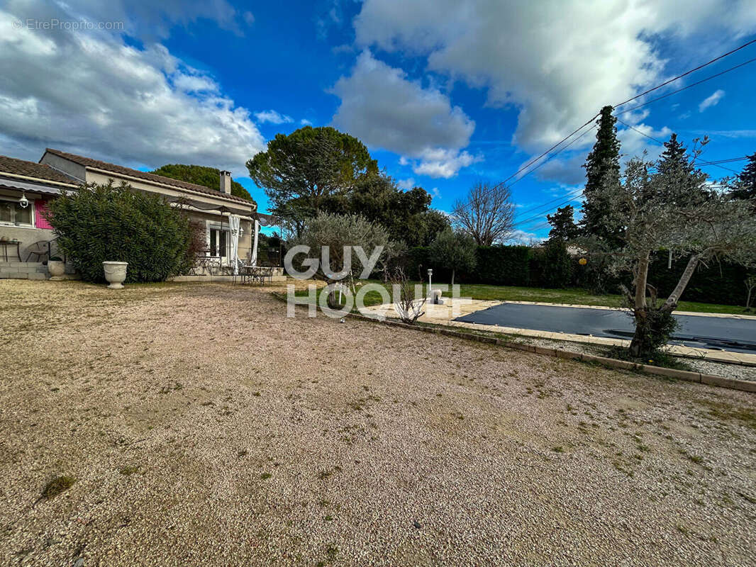 Maison à L'ISLE-SUR-LA-SORGUE