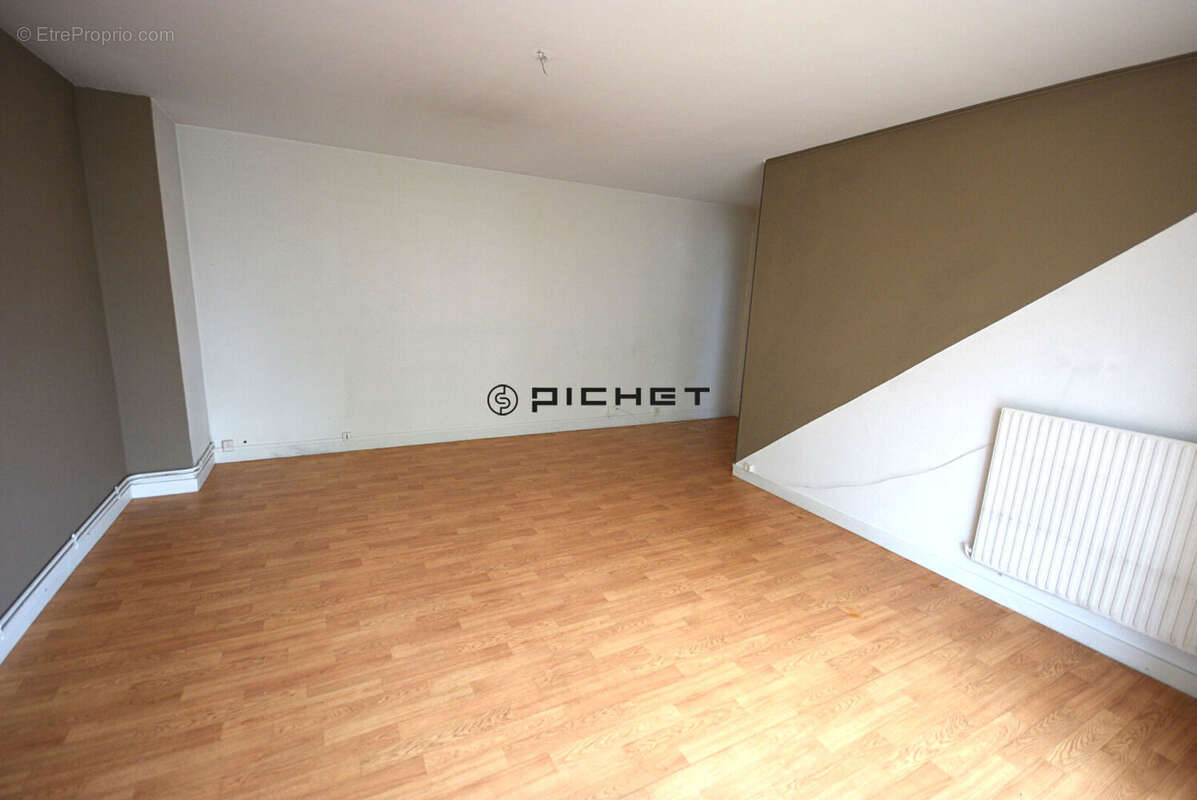 Quartier La Genette appartement T4 de 90m2 avec garage et cave. - photo 8