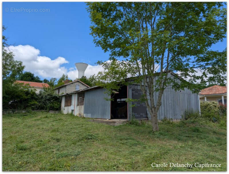 Hangar à aménager en habitation – 150 m² – Terrain 1192 m² – Proche Chemin de Compostelle - photo 4