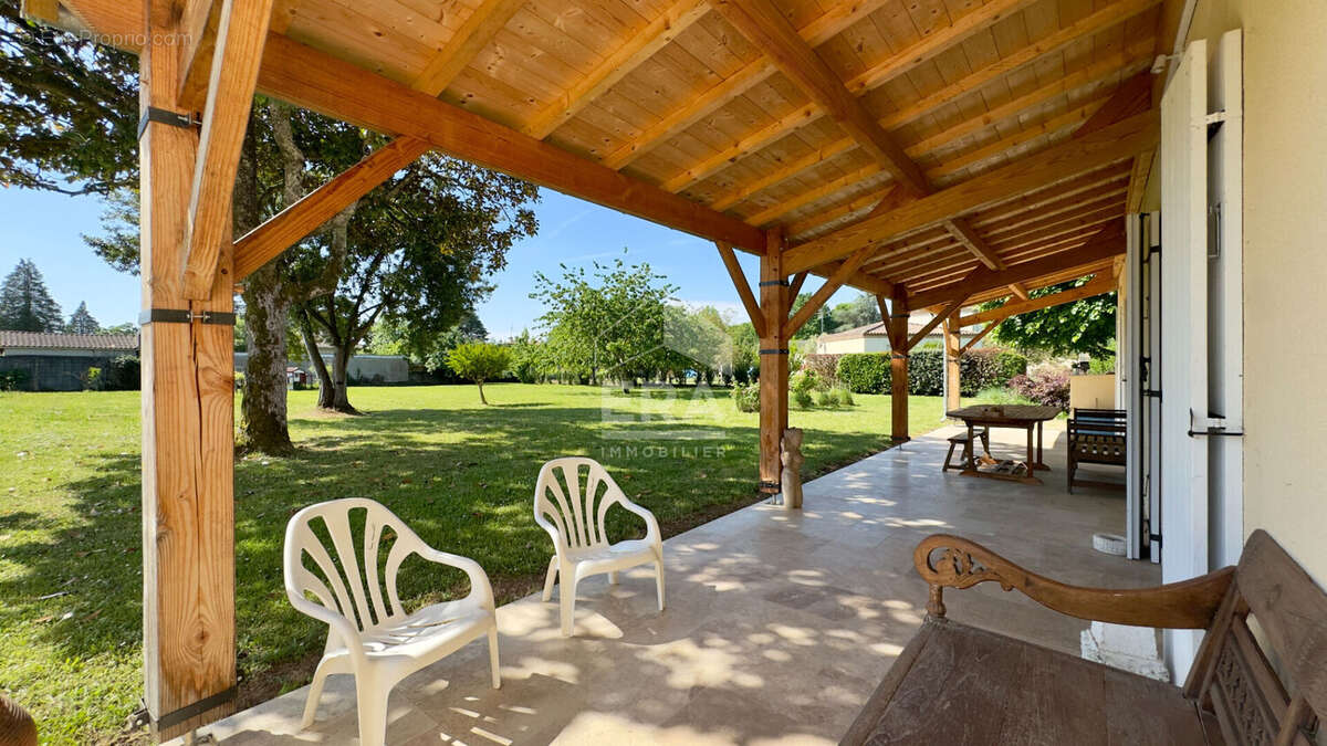 Maison Pineuilh 7 pièce(s) 165 m2 - photo 14