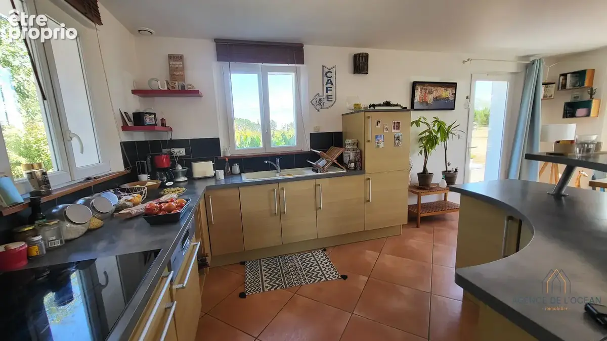 Maison à vendre à Le Palais : vue dégagée, terrain de 1 800 m² et suite parentale - photo 4