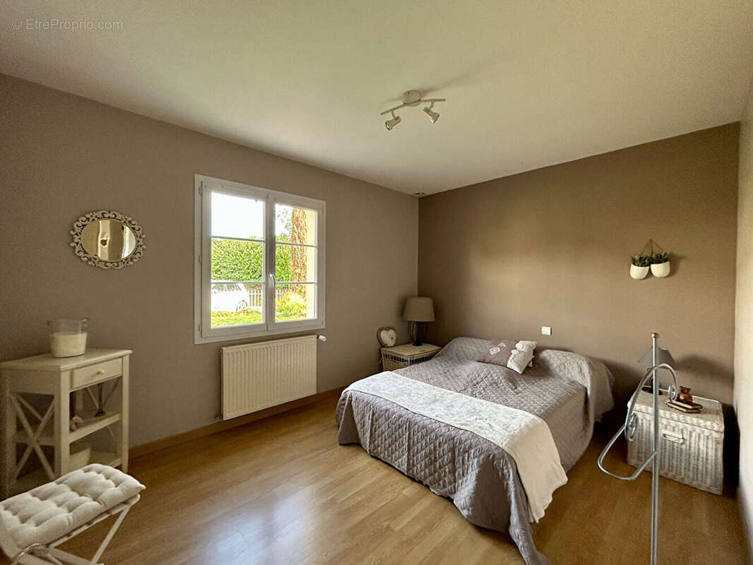 Maison à AZAY-LE-BRULE