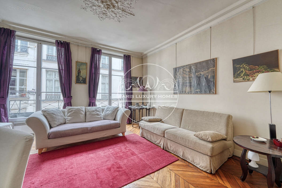 Appartement à PARIS-1E