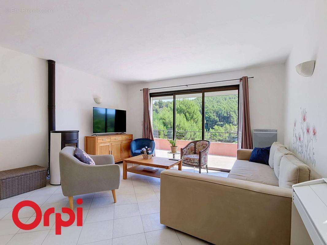 La Madrague - Saint Cyr sur mer - Maison À Vendre avec T2 - Plage à pied - Terrasses - photo 3