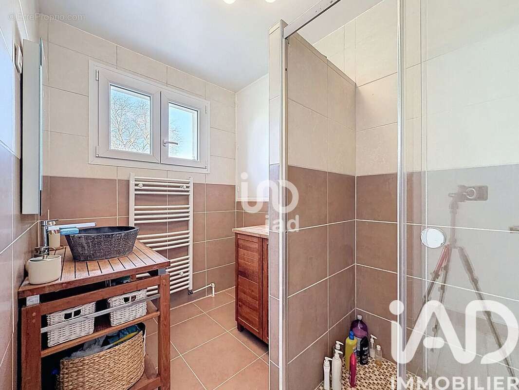 Maison 108 m² à Crecy-La-Chapelle  - photo 7