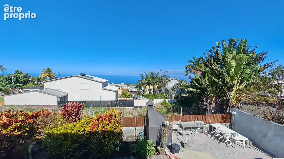Maison 6 pièces 185 m² à vendre à Saint-Pierre (97410) - photo 2