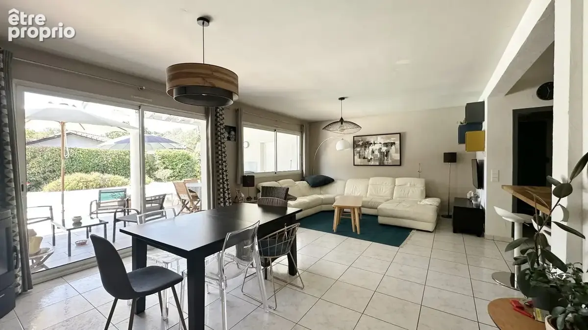 GOLF ET CENTRE VILLE VILLA A PIED POUR CETTE VILLA DE 6 Pièces de 150 m2 sur une parcelle de 800 m2 avec piscine - photo 5