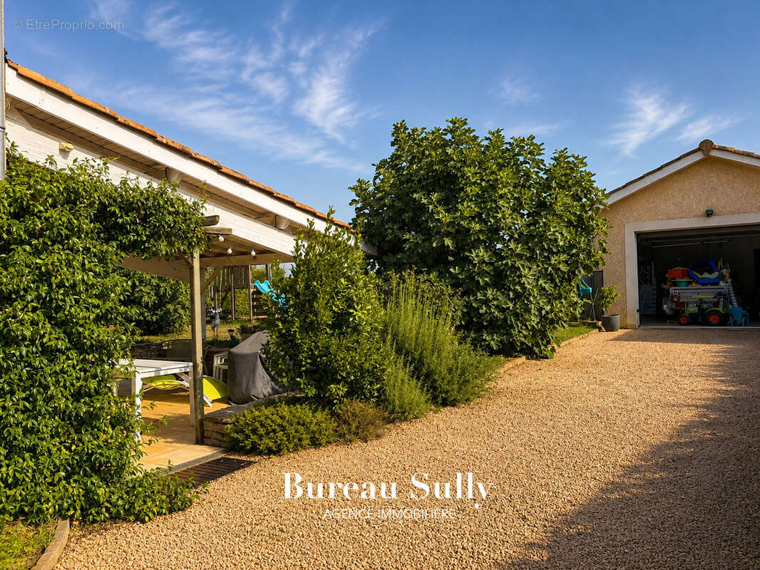 Jassans Riottier 01480 Maison 145 m2  4 chambres terrain 850 m2  piscine, garage, carport. - photo 24