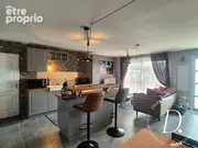 vue d'ensemble : Séjour/salon/cuisine - Appartement à LA CHAPELLE-REANVILLE