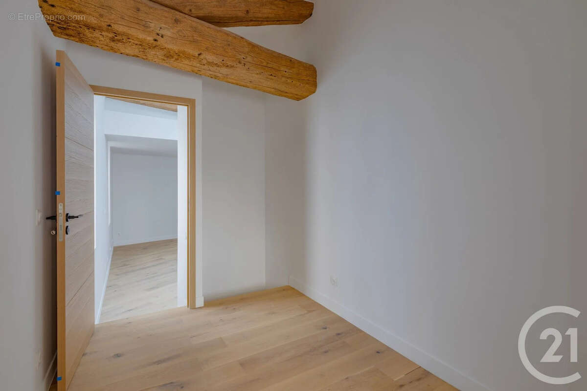 Appartement à SAINT-GENIS-LAVAL