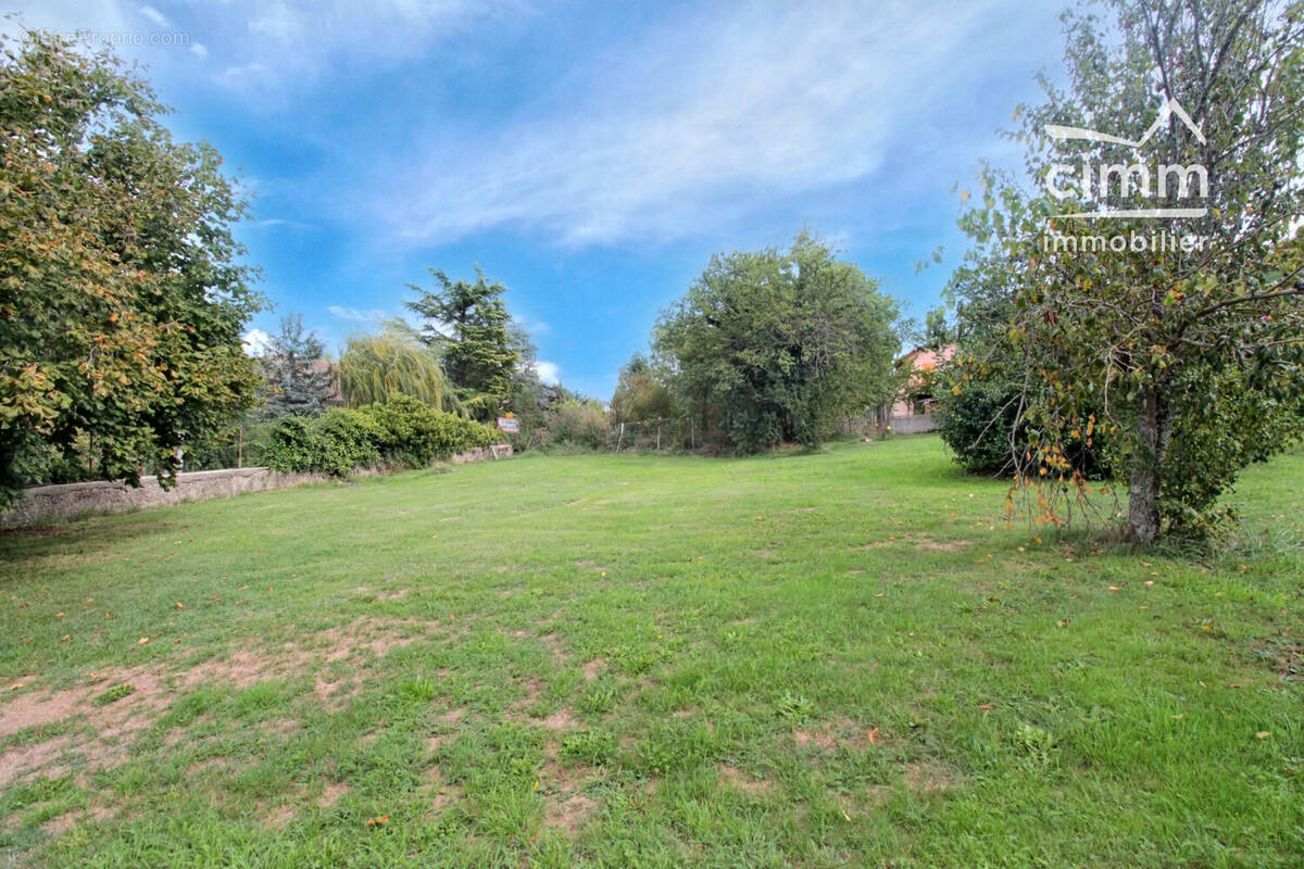 Terrain à SAINT-SIMEON-DE-BRESSIEUX