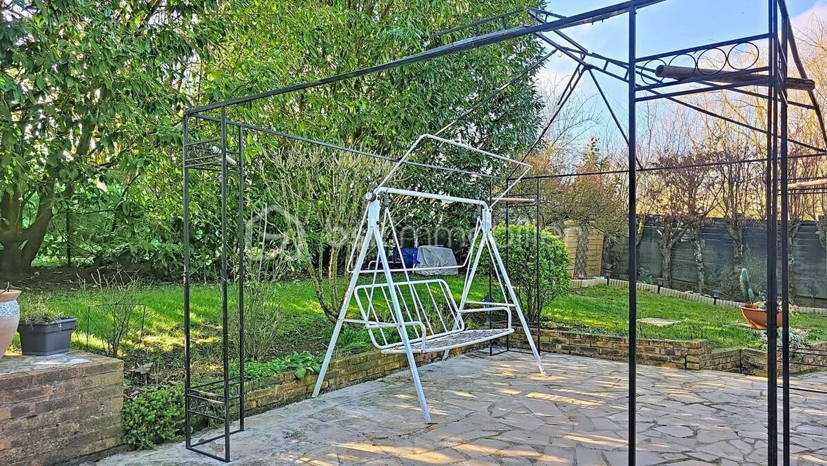 Maison à JOUY-LE-CHATEL