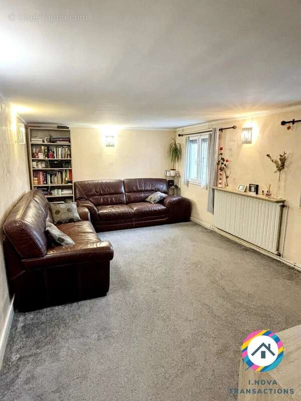 Maison à JASSANS-RIOTTIER